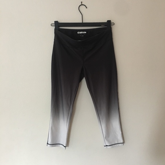 F21 Active Capri Pants, Black to white ombré - Picture 1 of 6